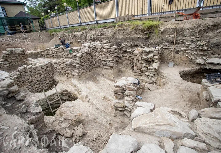 В Анапе на территории санатория раскопали несколько древних виноделен