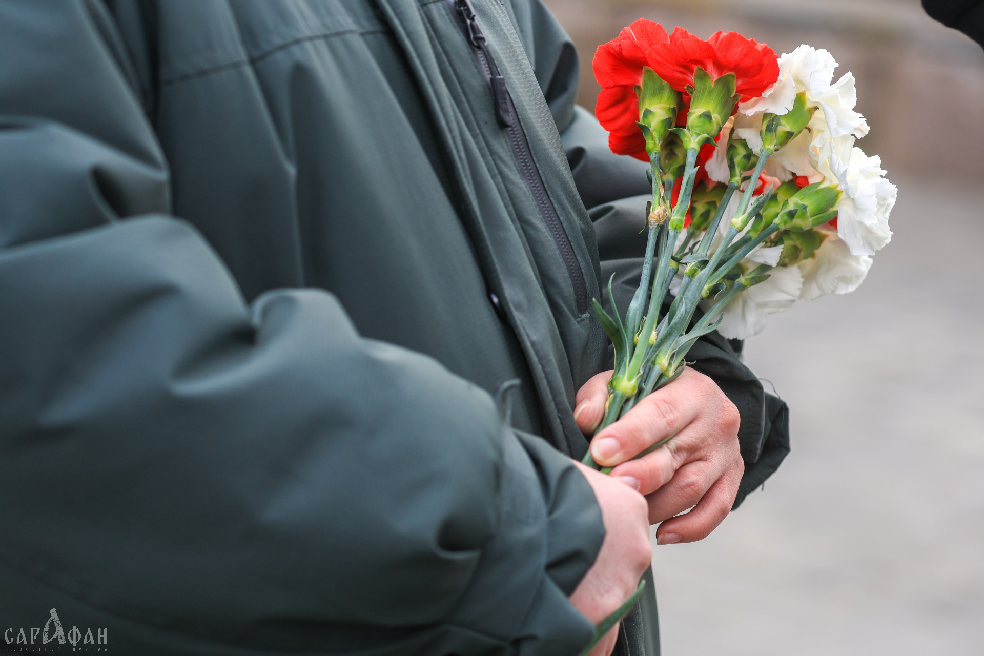 Умирают один за другим: бездыханное тело матери нашли на могиле бойца СВО, вслед за женщиной умер еще один сын