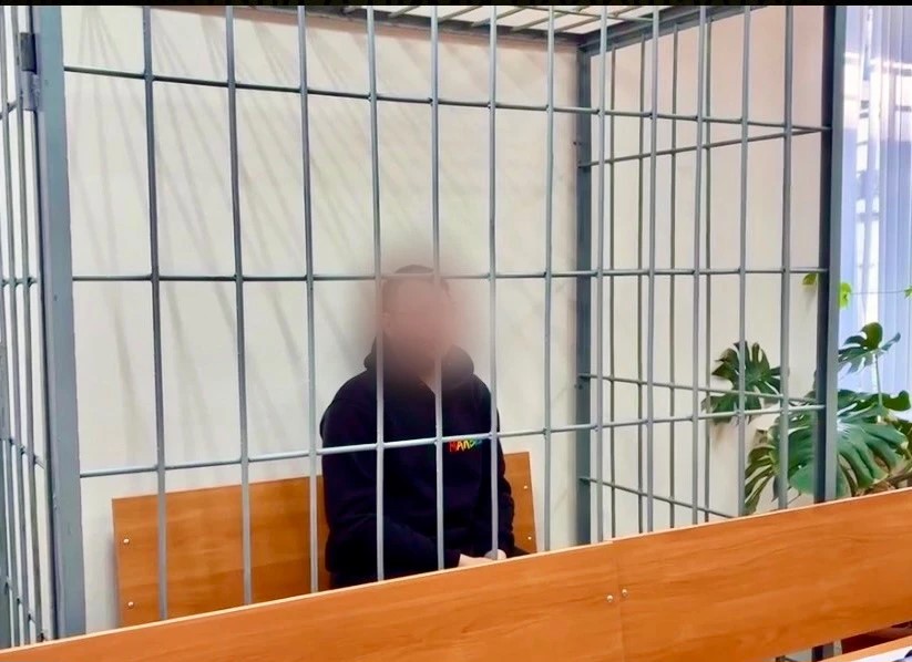«Я знаю, что больно. Ничего, до него тоже очередь дойдет»: вожатого, издевавшегося над детьми в лагере, отправили в СИЗО