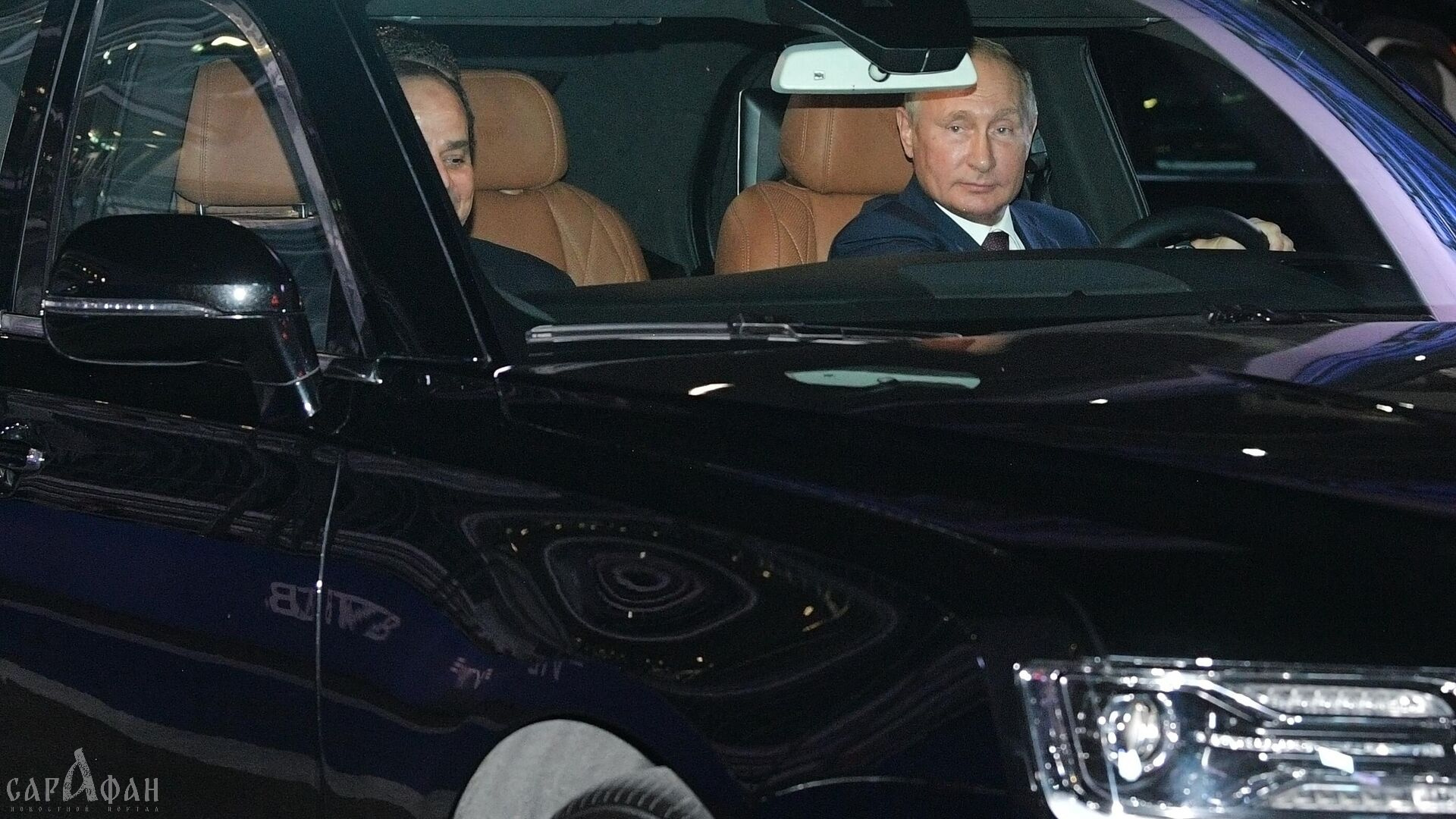 Путин приехал в Севастополь за рулем автомобиля