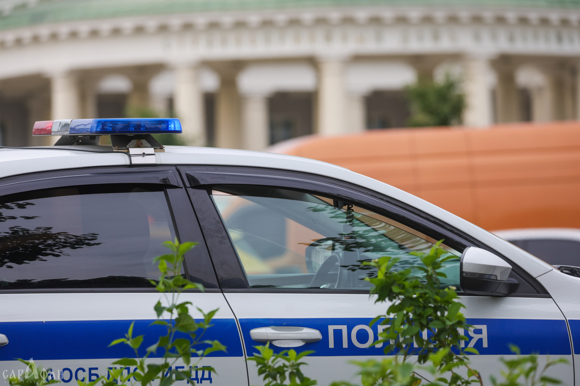 Полиция разыскивает подростков, нарисовавших нацистский символ на незастывшем бетоне в Сочи