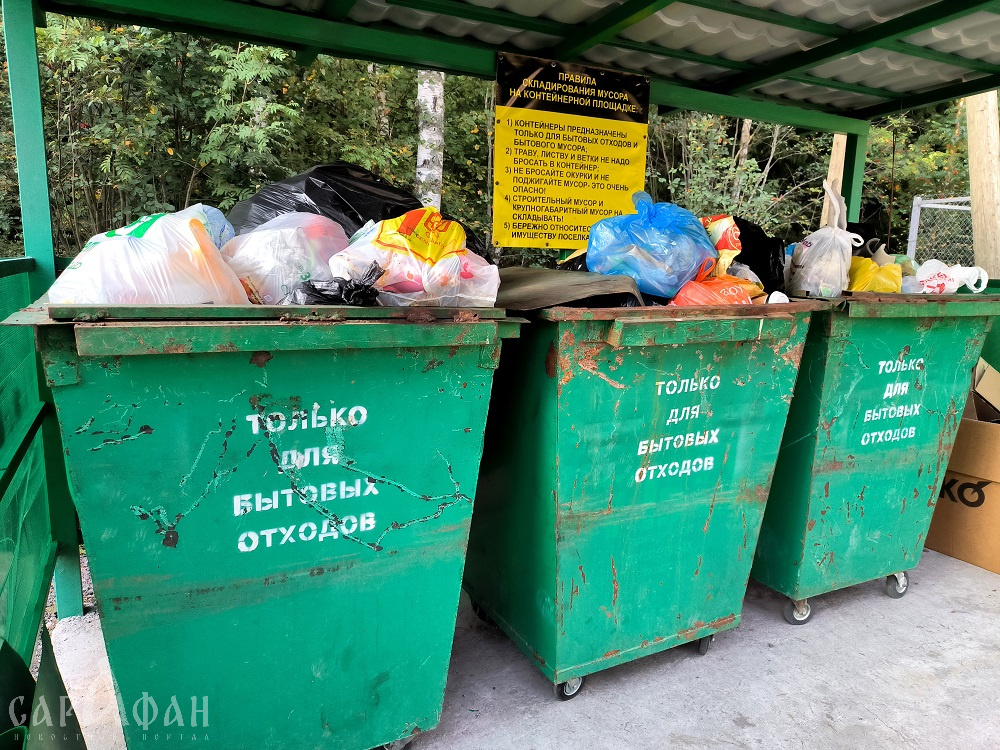 Жители Краснодара возмущены горами мусора во дворах