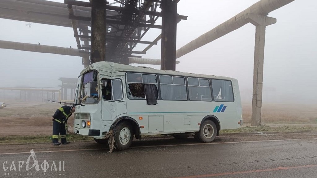 В Волгограде шесть человек пострадали при столкновении автобуса с опорой