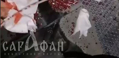 Залили салон кровью, вырывали волосы и пинали на земле: женщина с пятью непослушными детьми устроила показательную порку таксистке, заикнувшейся о химчистке салона