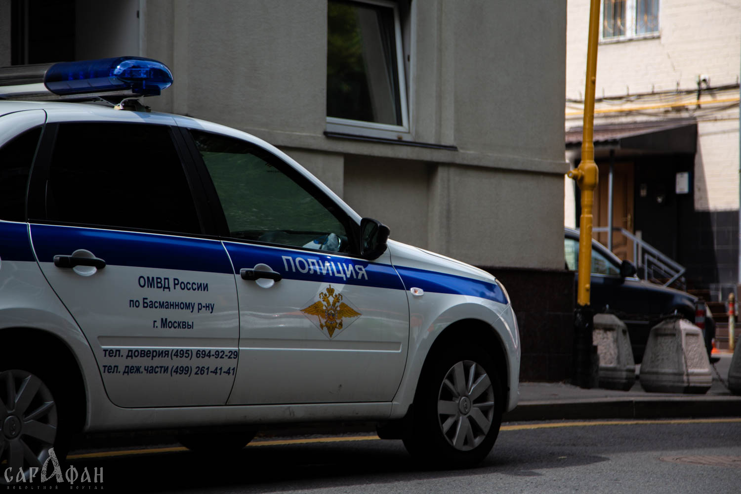 В Астрахани трое парней избили полицейского
