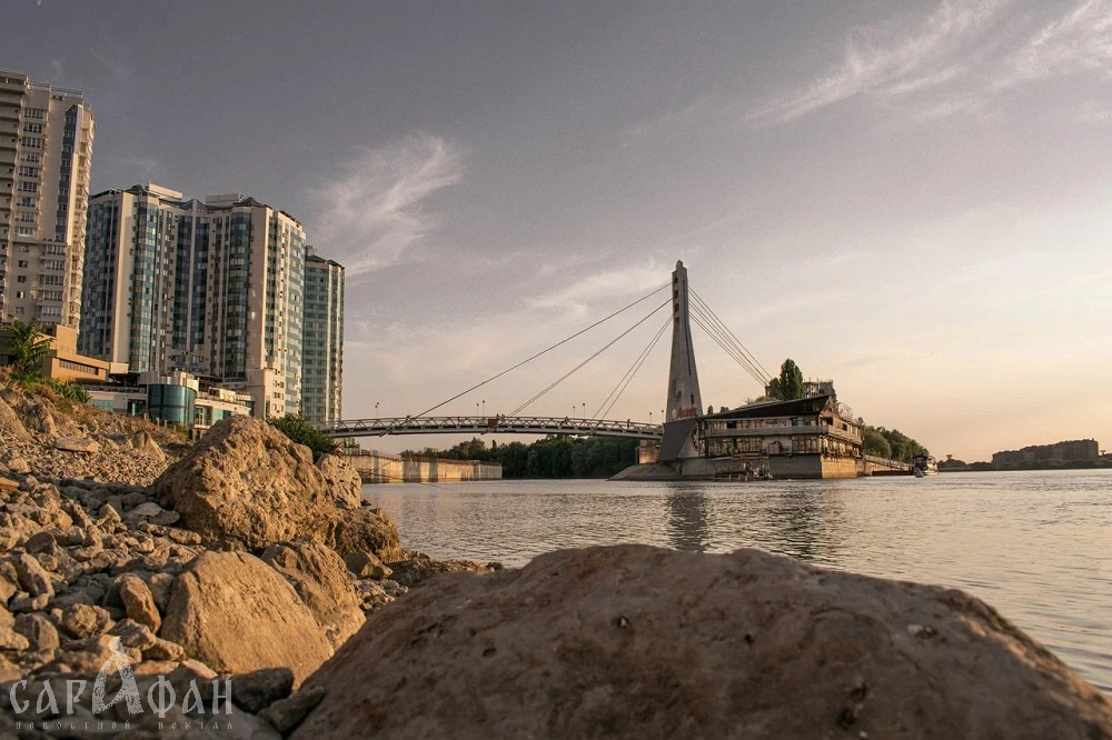 Краснодарский Мост поцелуев попал в рейтинг 10 самых романтичных мест России 