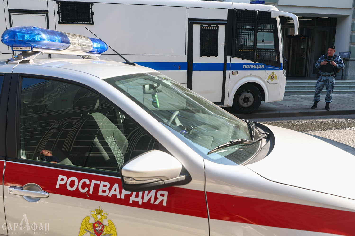 Студентов краснодарского колледжа эвакуировали из-за постороннего с ножом 