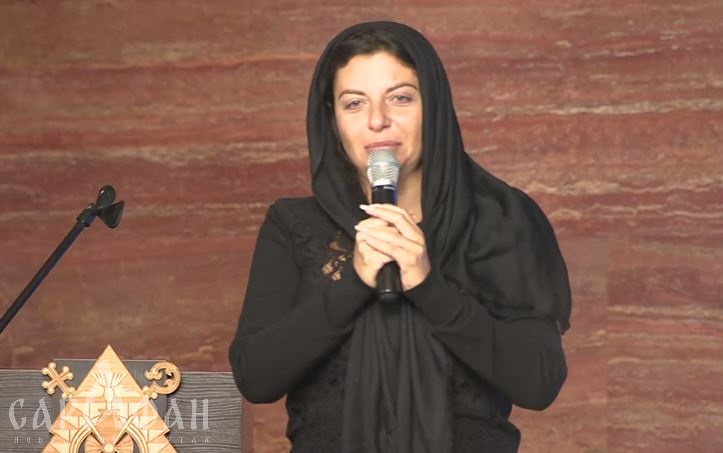 «Постону и постыну без тебя»: овдовевшая Маргарита Симоньян обратилась к Тиграну Кеосаяну в надежде, что душа любимого мужа сидит за ее столиком