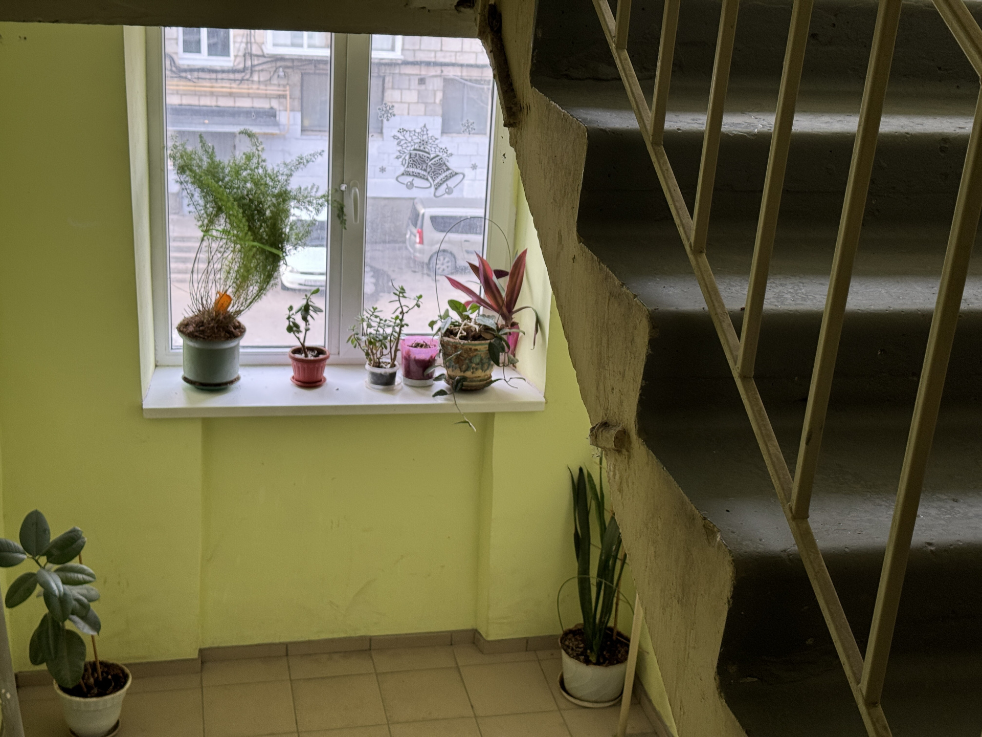 Ростовские врачи не смогли спасти 2-летнего мальчика, которого погубила лестница в подъезде 