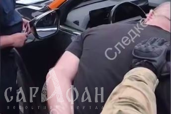 Держали в страхе сразу обоих: банда обдирала до нитки бойца СВО и местного жителя, пока главаря с набитыми карманами не скрутили силовики   
