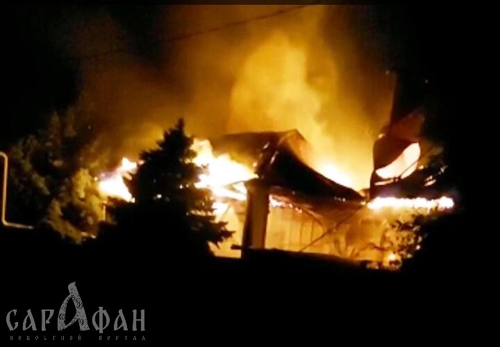 В Динском районе Кубани горел частный дом