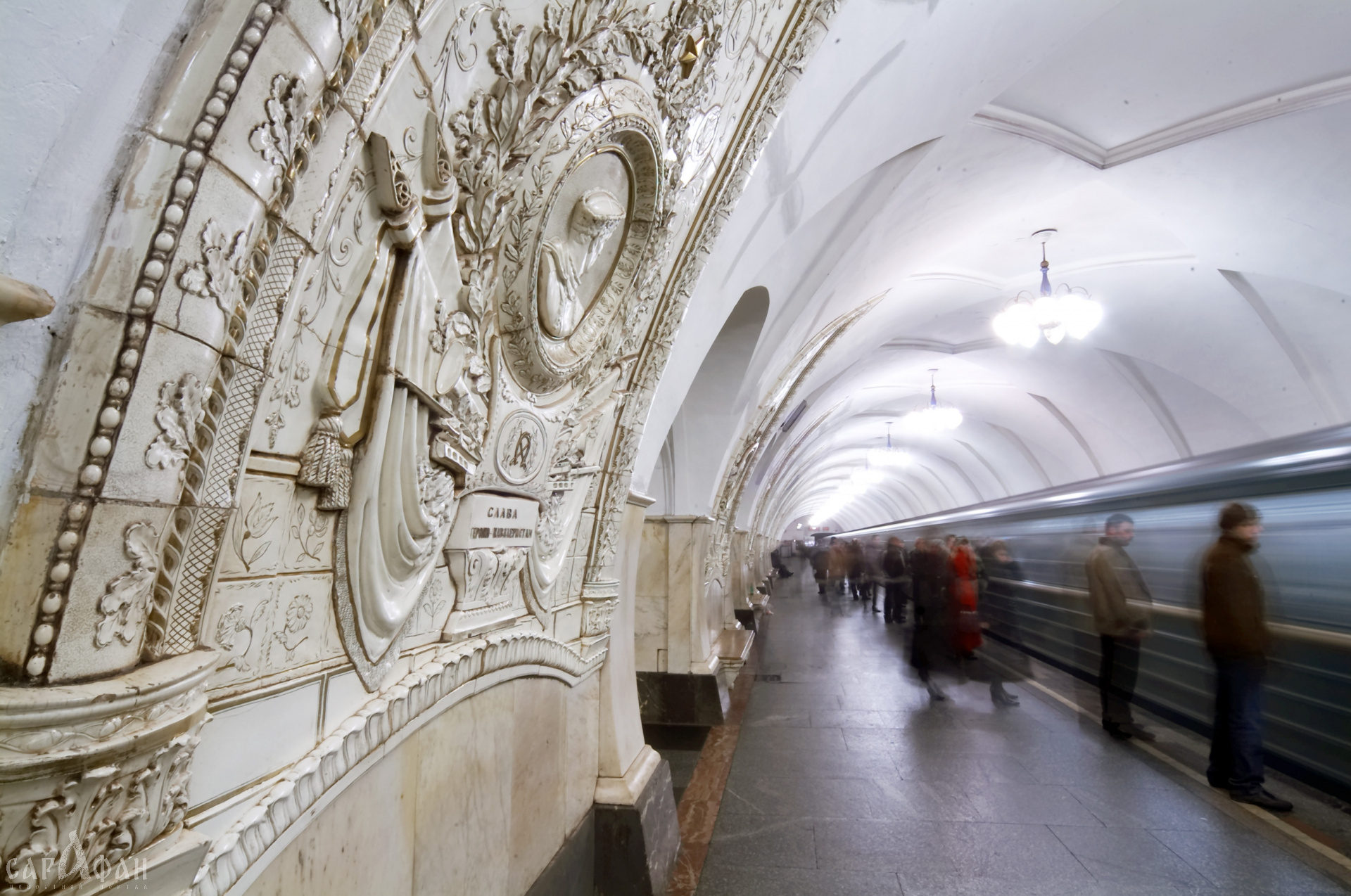 Столкнувшая школьницу на рельсы московского метро краснодарка ранее лежала в психбольнице