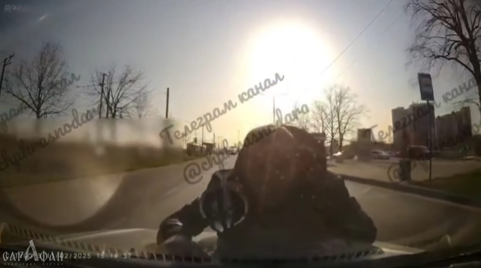 Неадекват катается на капоте и бросается под колеса в Краснодаре