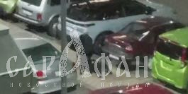 «Ударил не сильно, но она лежит»: в Анапе мужчина измывался над неподвижной жертвой, пока скалящийся пес отгонял желающих помочь