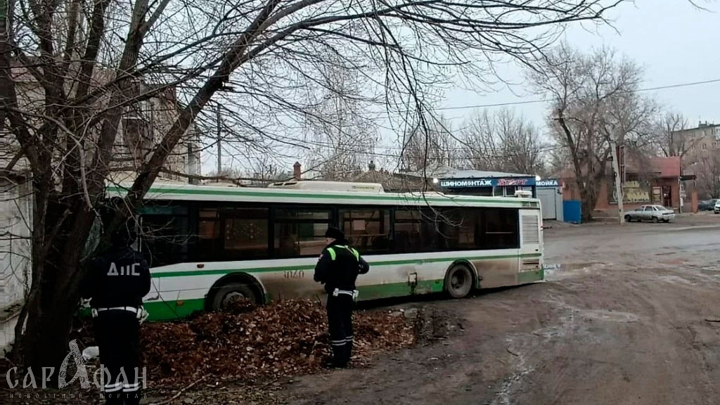 Под Ростовом 13 человек пострадали в ДТП с автобусом