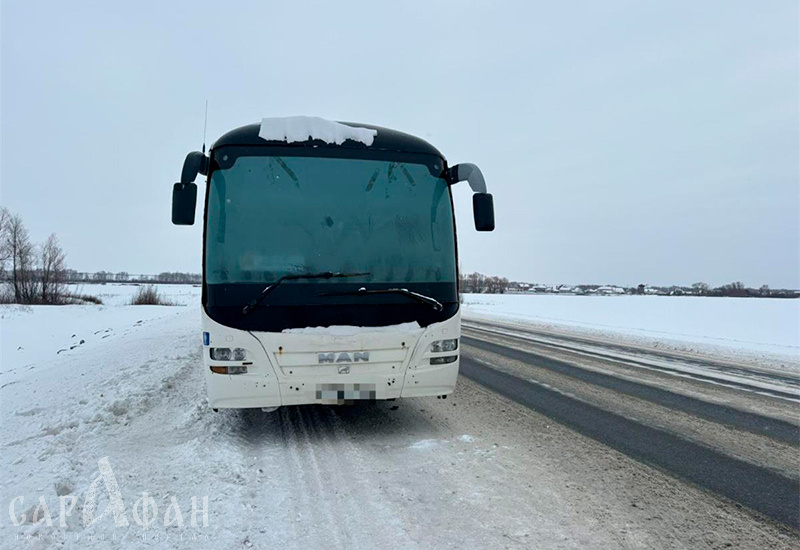 Автобус с пассажирами из Калмыкии сломался на трассе в Тамбовской области
