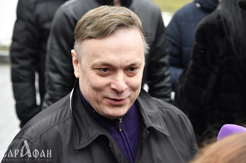 «Убитый горем» Андрей Разин забросил могилу 16-летнего сына