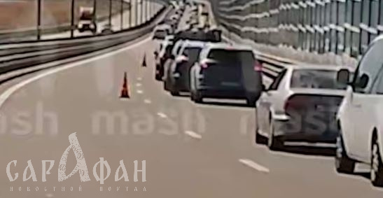Крымский мост погряз в жутких пробках, не заканчивающихся ни днем, ни ночью
