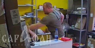 «Алло, гараж… Рот закрой свой»: в Краснодаре разгневанный амбал налетел коршуном на сотрудницу ПВЗ, искупав ее перед этим в помойных речах 