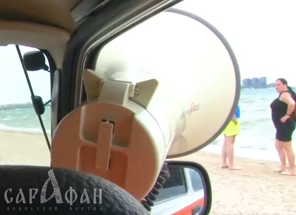 В Анапе отдыхающие заходят в море даже там, где это запрещено