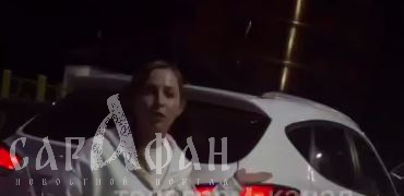 «Он у меня в ДПСе работает»: юная скандалистка в белоснежном костюме и на большом авто тыкала мужем в пагонах, способным «закозлить» ее обидчиков