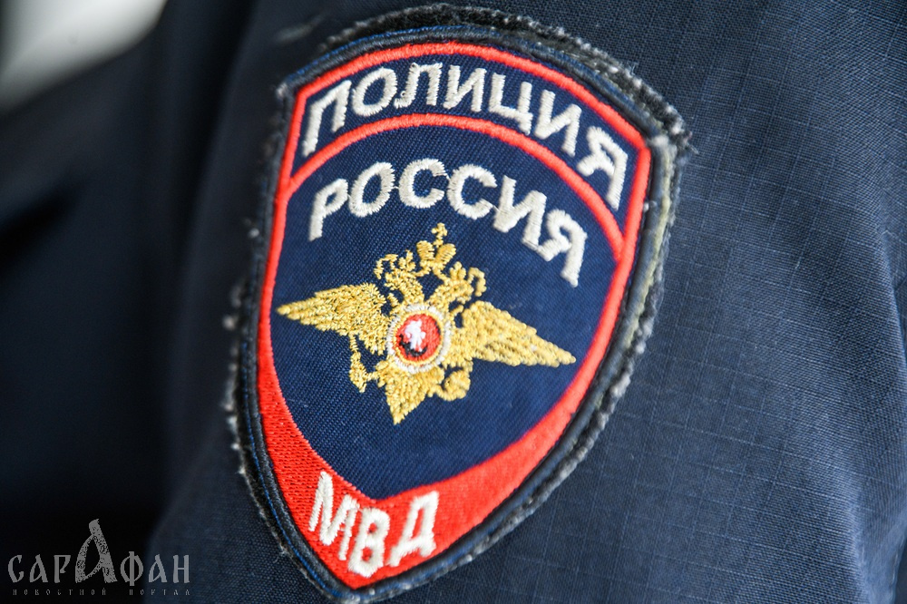 Пинали по ребрам и душили майкой: полицейские избили надоедливого соседа, но уголовное дело завели на него