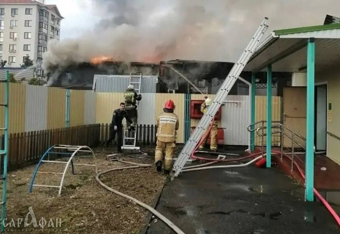 На Кубани эвакуировали малышей из вспыхнувшего детского сада 