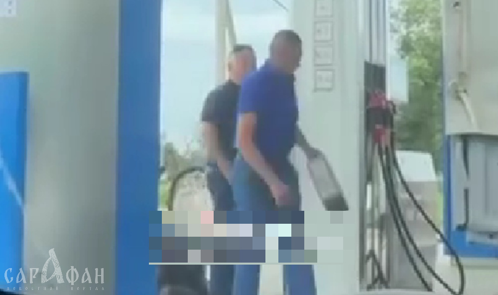 «Теперь бензопилы и мотоблоки тащить с собой?»: на кубанских заправках силой вырывают канистры у водителей, хотя официально запрета нет