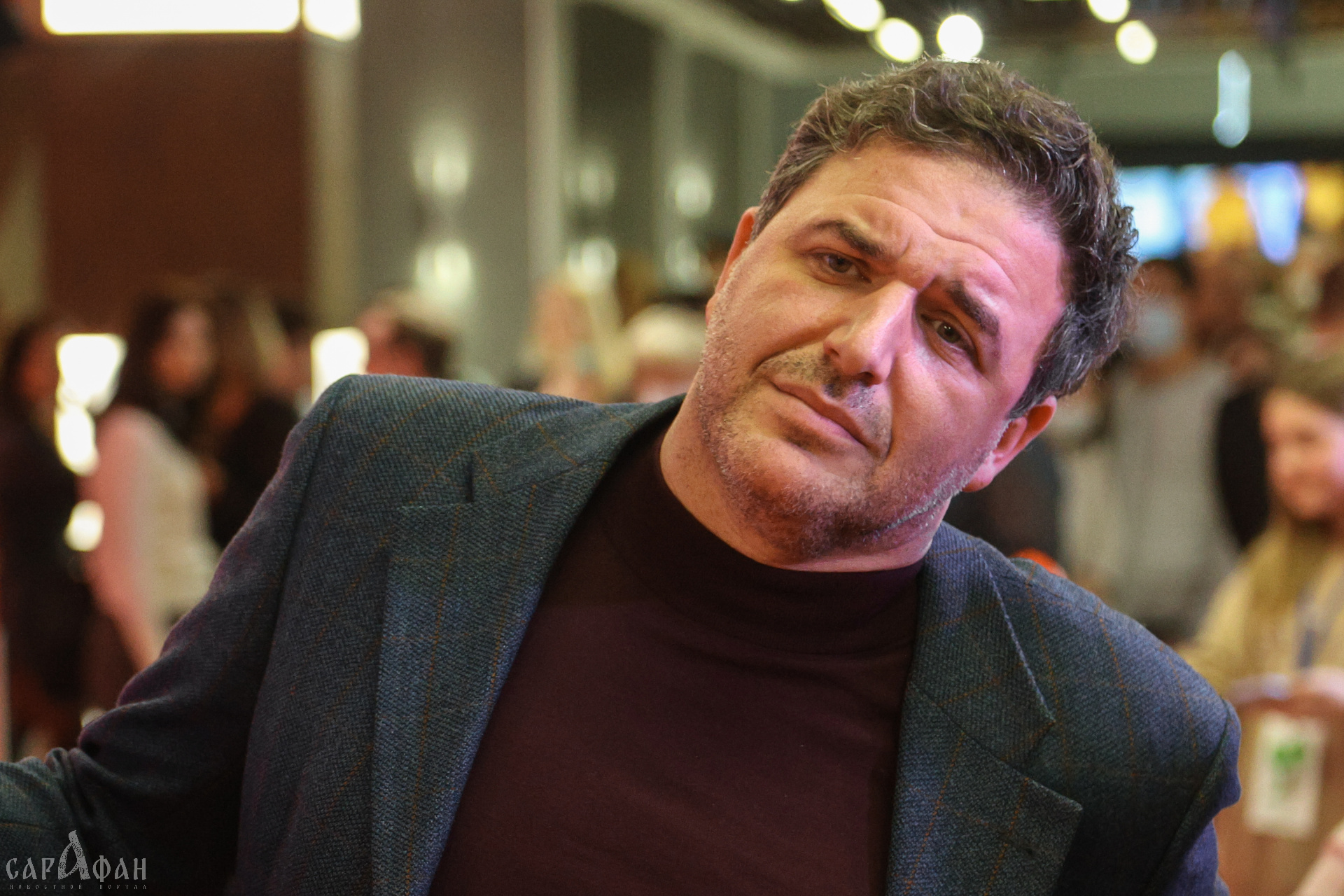 «Спали мы в ванной»: актер Максим Виторган рассказал, как стал «городским сумасшедшим» и пережил ночную атаку в Туапсе 