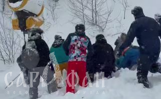 Вокруг все белое, крики отца и воздух на исходе: в Сочи школьница была погребена под снегом четверть часа, пока толпа руками пыталась ее раскопать 