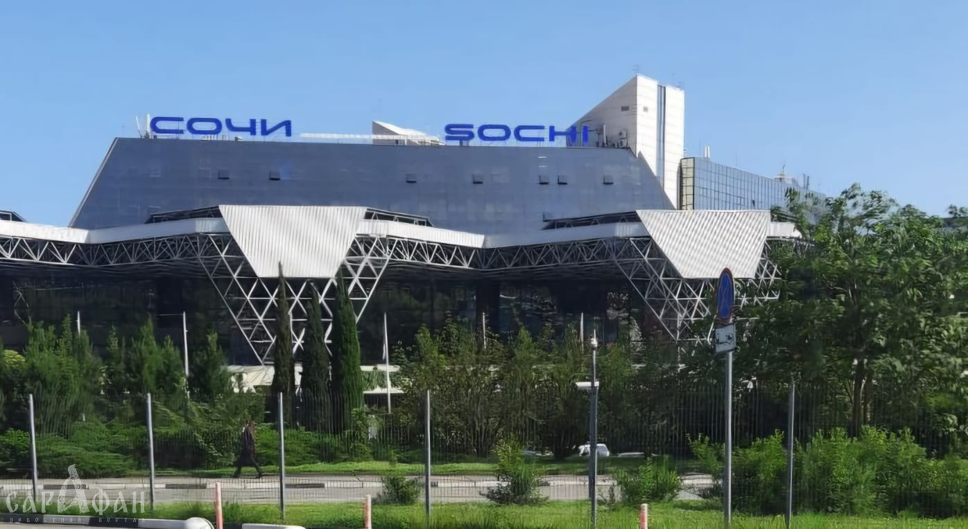 Аэропорт Сочи временно закрыли