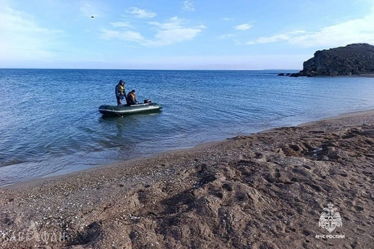 Крымских рыбаков, пропавших в штормящем море на пластиковой лодке, так и не нашли