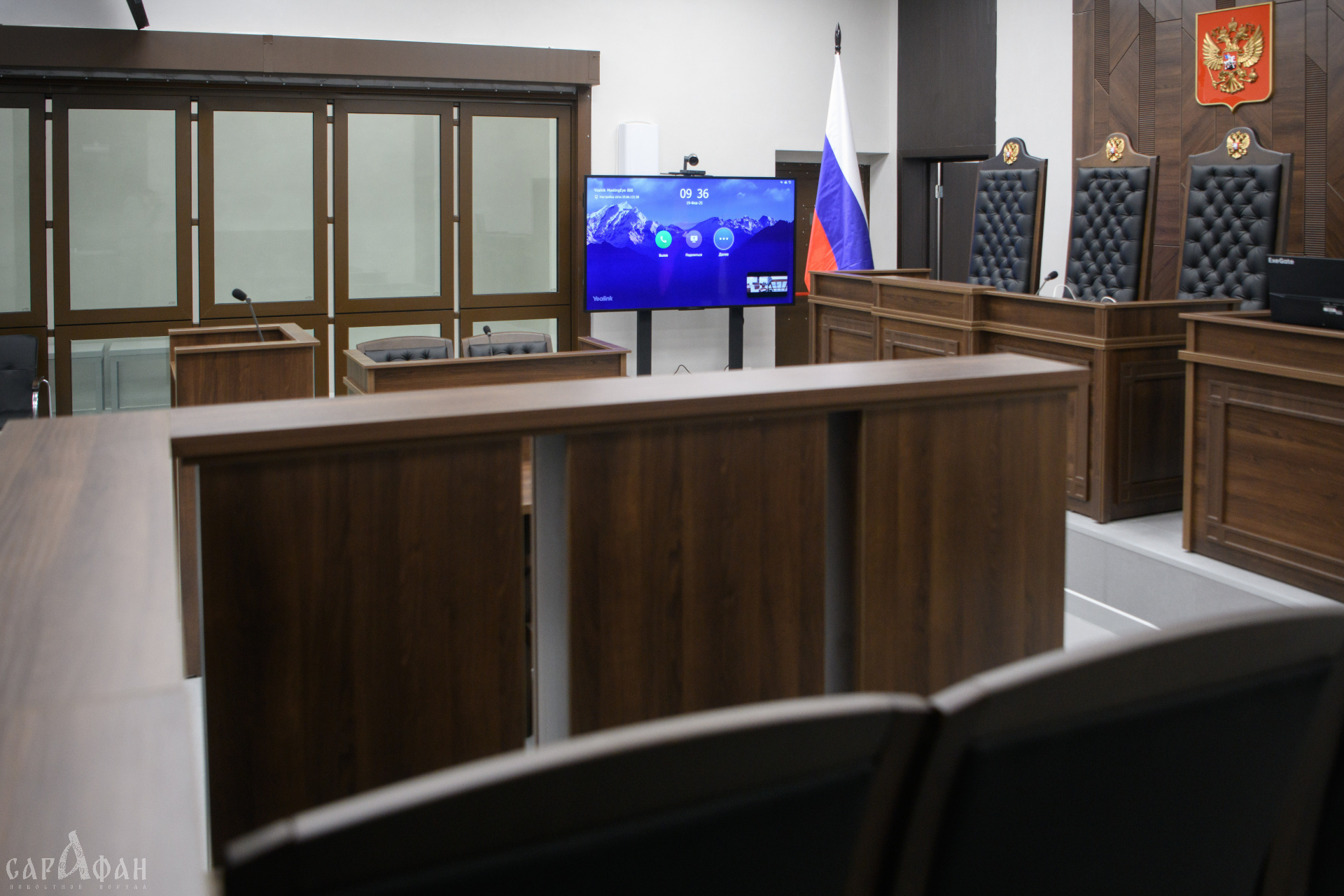 «Заранее приобрела в магазине цепь и два навесных замка»: загнанная в тупик мать держала ребенка на привязи, как собаку, экспериментируя с методами воспитания