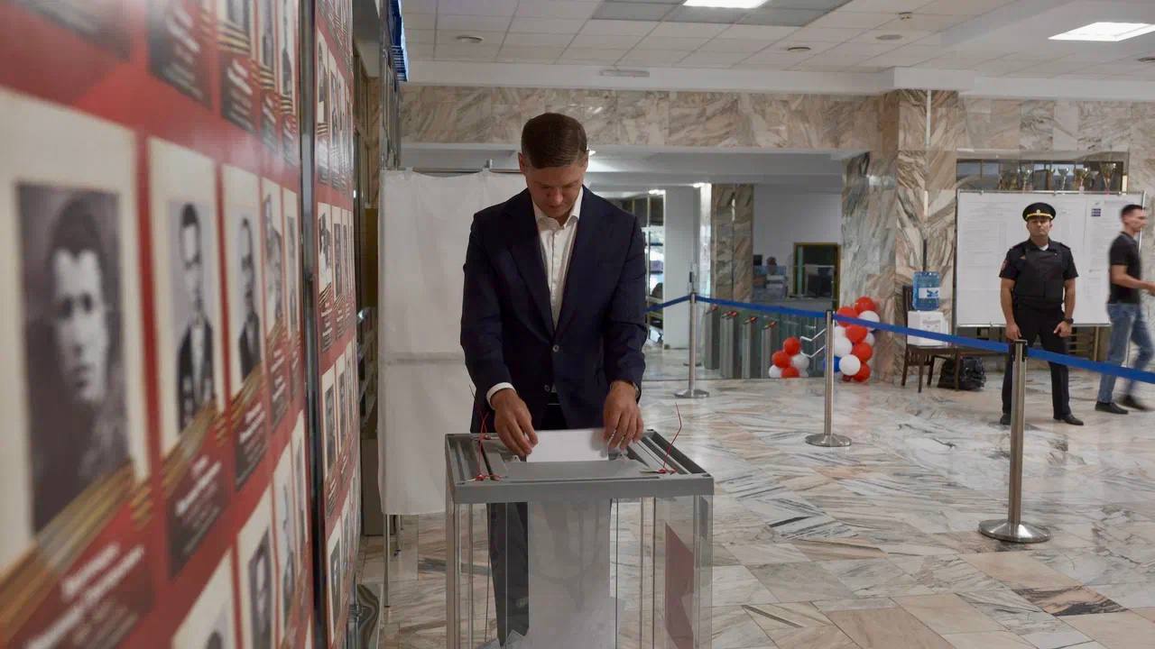 Депутат Госдумы Сергей Алтухов оставил свой голос, подчеркнув, что на Кубани «выборы проходят в очень непростых условиях»