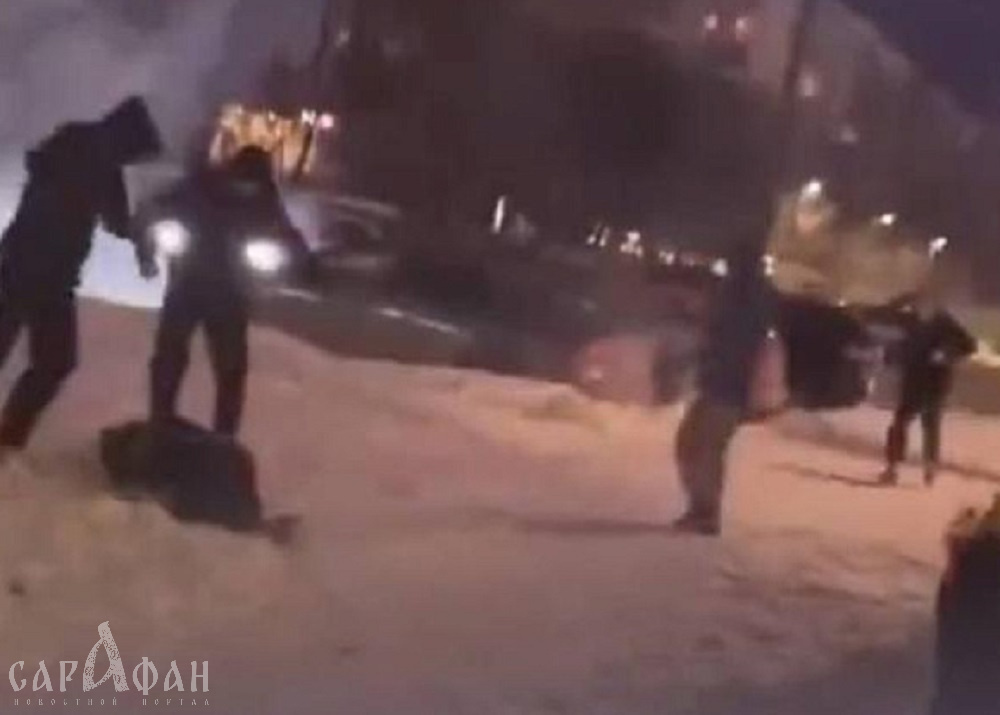 Выволокли из автобуса как паршивых щенков: банда отморозков с кастетами зверски уродовали школьников на глазах у обезумевших от ужаса пассажиров