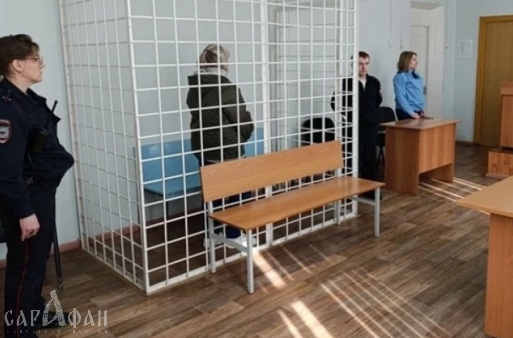 Высыпала на голову окурки, заставляла мазать лицо экскрементами, обливала мочой: восемь лет приемная мать издевалась над пятерыми детьми как только могла