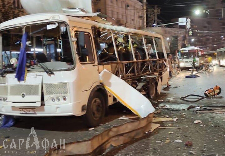 После взрыва рейсового автобуса в центре города пострадали 14 человек