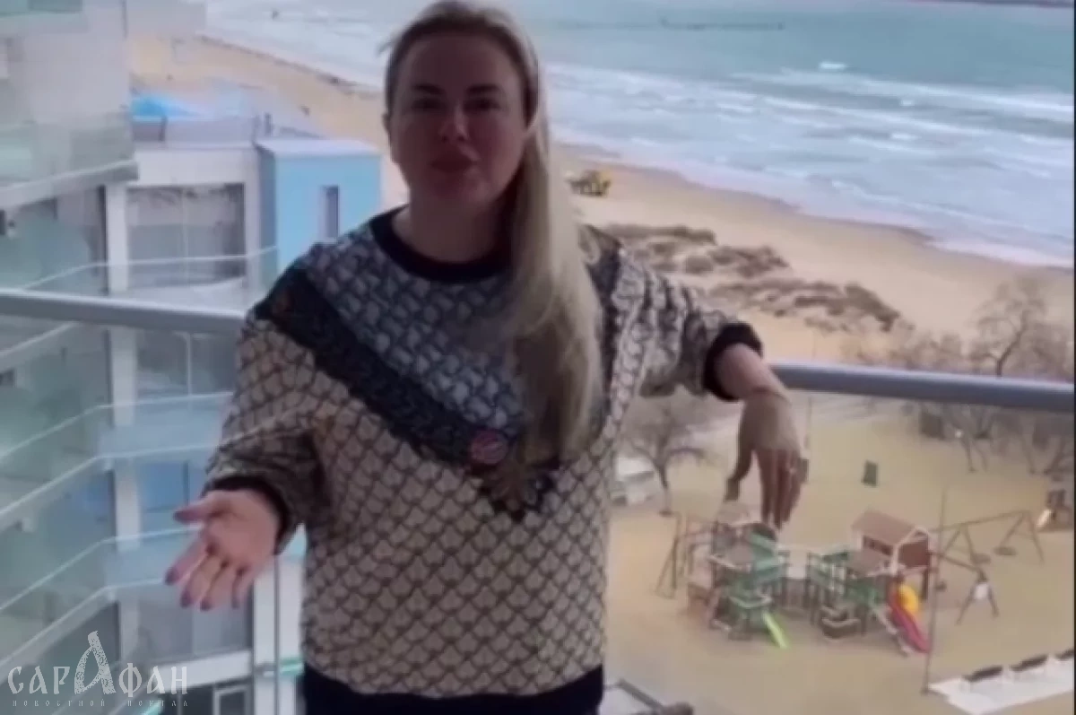 «С балкона их вижу»: Анна Семенович выступила в Анапе и отправила гумпомощь волонтерам 