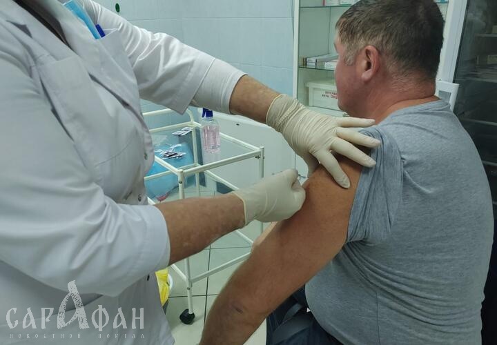 Сотрудники аэропорта Сочи вакцинировались от гриппа