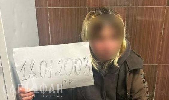 Тошнота и кровь носом: в Краснодаре подземелье стало домом для истощенной девушки, скрывающей свое лицо  
