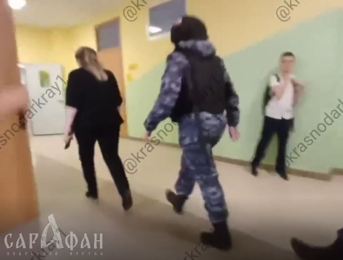 Школьница подожгла дверь в женском туалете в Краснодаре