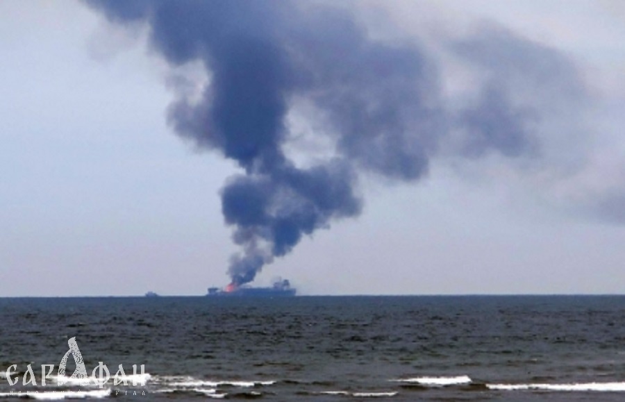 Владелец горящих в Черном море танкеров отказался от помощи пожарных