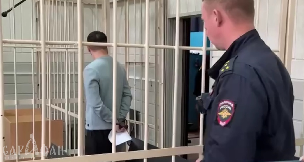 Огрубевшие руки сжали хрупкую шею: приезжий на такси долгое время нарезал круги по пустырю с маленькой девочкой и трупом ее матери в салоне