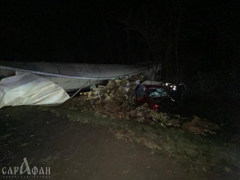 В страшной аварии с грузовиком на Кубани пострадал ребенок