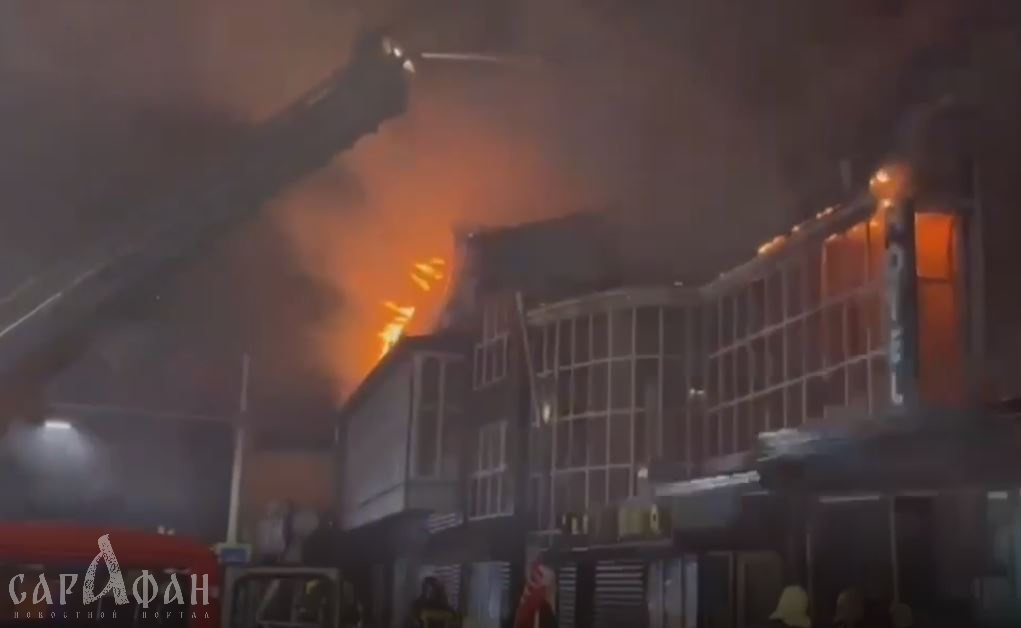 Тушили более полусотни пожарных: на Кубани ночью полыхали гостиница и кафе