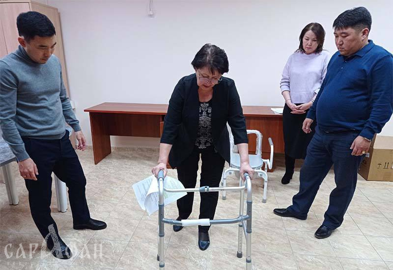 В Калмыкии людям с инвалидностью доставили на дом технические средства реабилитации