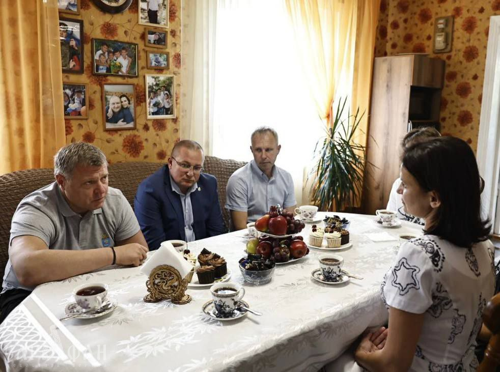 Губернатор Астраханской области посетил семью мобилизованного из Лиманского района