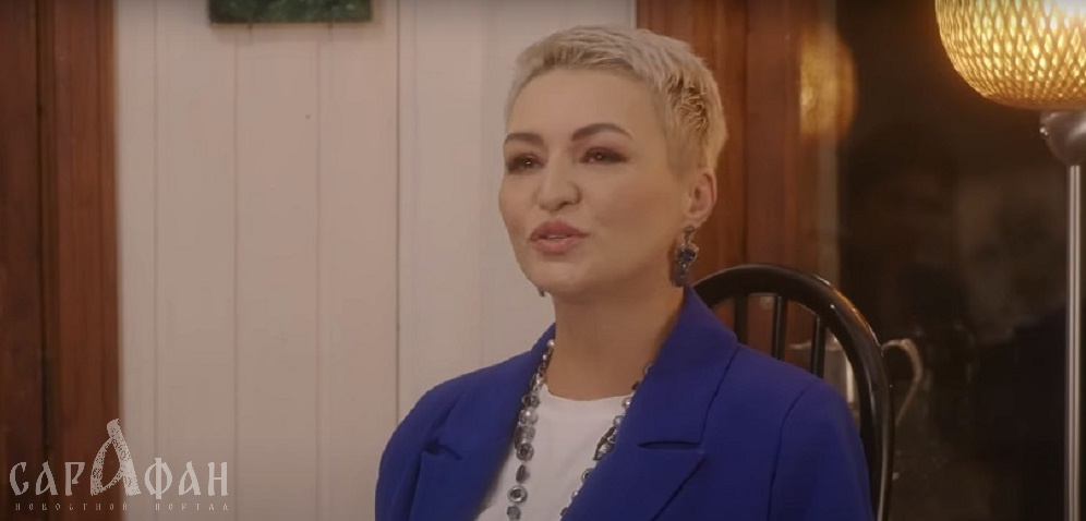 «Алая ведьма» Катя Лель. Певица утверждает, что обрела сверхспособности