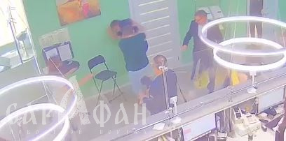 Называл «нацистами» и сломал палец: разъяренный пациент накинулся на медиков в клинике Краснодара