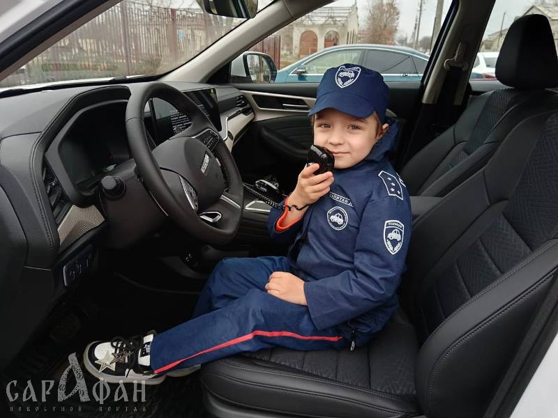 Заветную мечту 5-летнего мальчика исполнил Полицейский Дед Мороз Кубани